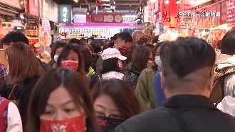 春節年假首日　採買人潮擠爆南門市場