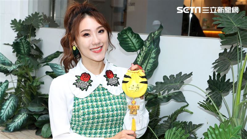 獨／謝金晶拿出一物件　豬哥亮秒認女
