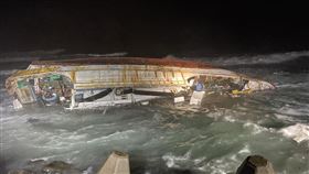 新北市，石門，草里漁港，漁船，翻覆