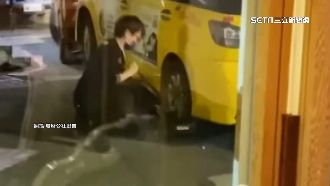 30秒拖走違停車！網驚：F1拖吊隊