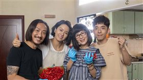 《闔家辣》卡司堅強，左起：鄭中基、梁詠琪、吳君如、呂爵安。（圖／甲上提供）