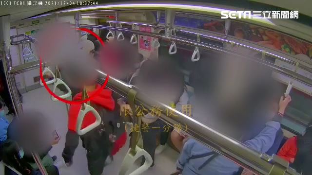 捷運乘客擦撞互毆　保全噴辣椒水制止