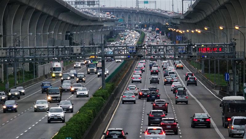 國5已現返鄉車潮　下午前當心5路段