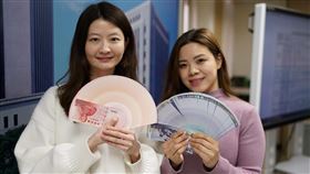 換新鈔包紅包　1/28起453個指定金融據點兌換農曆春節將屆，因應民眾換新鈔需求，央行18日宣布自1月28日至2月1日連續5個營業日，在7家公股銀行與郵局共453個據點提供民眾兌換。中央社記者邱柏勝攝　108年1月18日