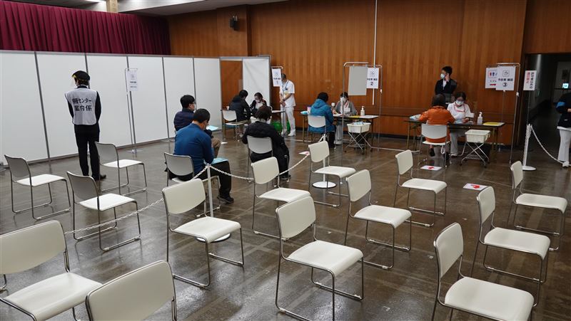 日本疫情延燒　東京大型接種中心重啟