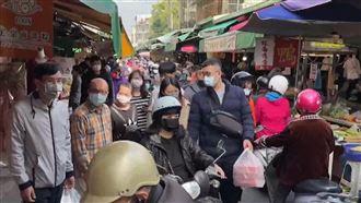 獨／除夕夜採買忙爆！市場實名制難做