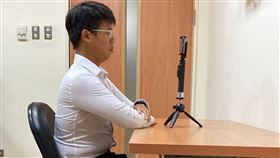 良好坐姿是三個九十度坐姿且視線要保持水平。（圖／臺中慈院提供）

