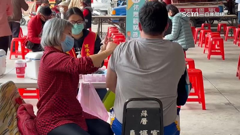 台南廟宇設接種站　初一走春兼防疫