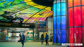 高雄捷運美麗島站(記者陳弋攝影)