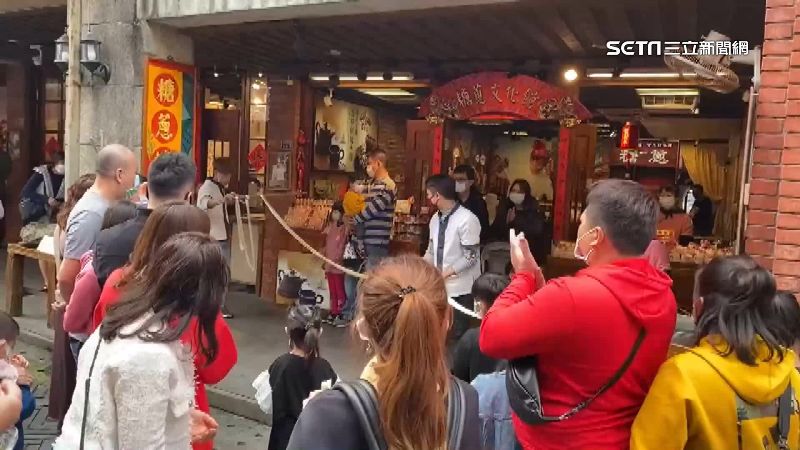 初一走春！宜蘭傳藝中心一早湧千人