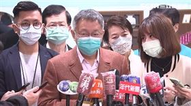 台北市長柯文哲前往中正健康服務中心慰勞疫調同仁