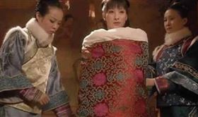 ▲嬪妃侍寢。（圖／翻攝自微博）