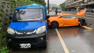 上千萬藍寶堅尼疑路滑自撞…恐成廢鐵