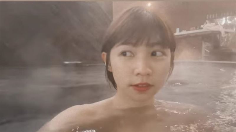 曾智希裸身泡湯　洩白皙香肩畫面流出