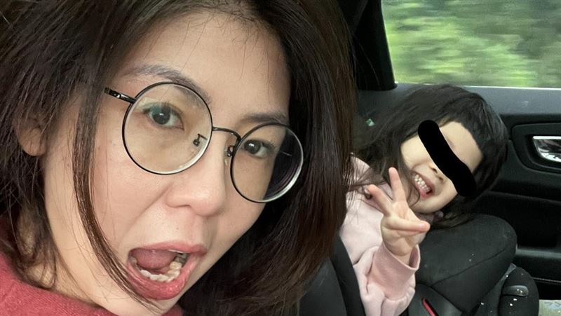 揹婆婆頭包遭酸　李怡貞：全拿來撞鑼