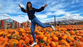 北京冬奧4日開幕，33歲台灣競速滑冰好手黃郁婷卻因身穿中國隊服練習惹議。（圖／翻攝自黃郁婷臉書）