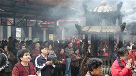 ▲大年初四就可以開始準備「接五路」的祭拜儀式。（示意圖／pixabay）