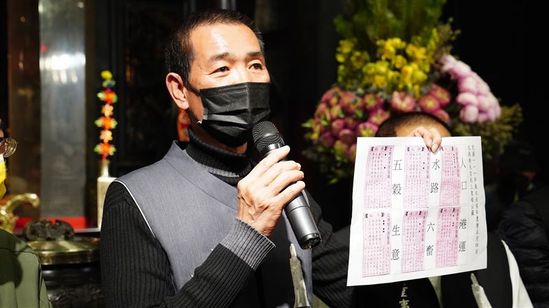 北港朝天宮抽公籤　做好防疫可度難關