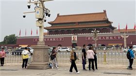 中共政法委：安全環境趨複雜  要提高監視覆蓋率中共中央政法委員會秘書長陳一新近日到廣東深圳視察時提出，當前中國國內外安全環境趨於複雜，要優化網格化管理機制，提高影像監控覆蓋率等。圖為北京天安門廣場監視器，拍攝於6月8日。中央社記者繆宗翰北京攝  110年9月24日