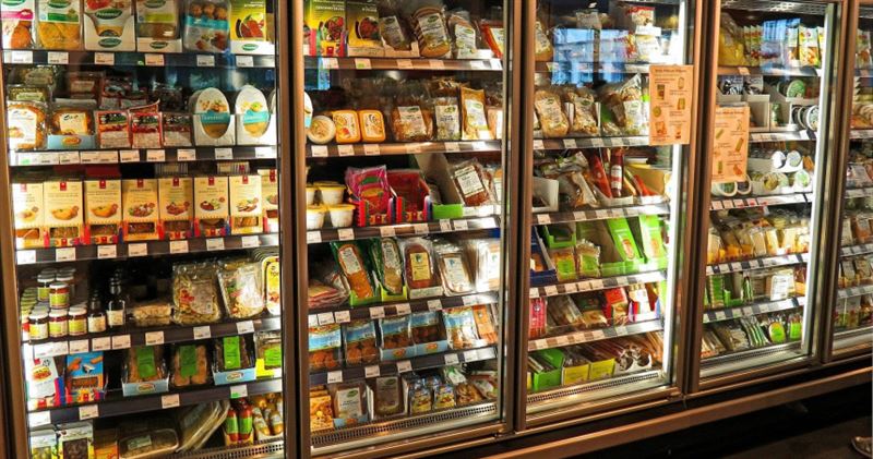 佛羅里達州邁阿密一間「美元樹」商店的冰箱,驚見一具全裸女屍。(示意圖/pixabay)