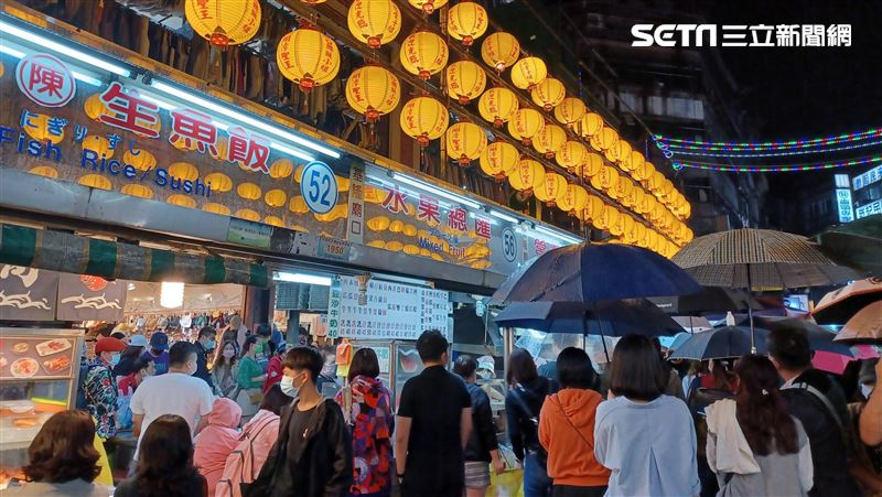 基隆三明治找錢用丟的　店員嗆：手滑