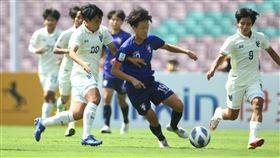 亞洲盃女足 蘇育萱獨進兩球亞洲盃女足附加賽，台灣隊4日迎戰泰國隊，蘇育萱單場獨進兩球，成為台灣隊以3比0擊敗泰國隊的頭號功臣。（中華民國足球協會提供）中央社記者吳協昌台北傳真 111年2月4日