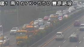 國一北上台中豐原段連環車禍。（圖／翻攝畫面）