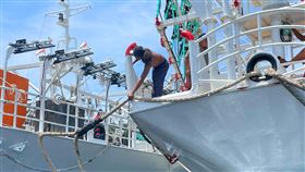 中正大學與遠洋漁船合作  建構科技管理制度中正大學2021年獲科技部補助，將與遠洋漁船合作，徵求遠洋漁業船東的意願，規劃在船隻的甲板、走道上裝設攝影機；3年內將與9艘遠洋漁船合作，運用科技觀察記錄並分析海上過勞、霸凌及職安問題。（中正大學提供）中央社記者蔡智明傳真  110年8月18日