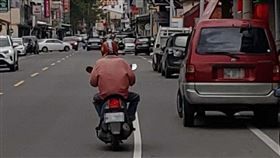 紅貴賓,丟狗,棄養,追車(翻攝自 六龜大小事)