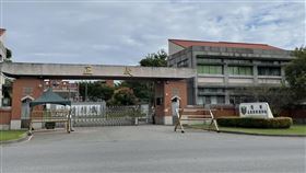 二兵酒駕三貼又沒戴安全帽  花防部決議汰除陸軍花東防衛指揮部（圖）20歲鄭姓二兵服役僅1個月，休假時酒駕、三貼又沒戴安全帽，遭警方攔查送辦，軍方決議記2大過汰除。中央社記者張祈攝  110年11月13日