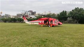 一對男女爬無明山男墜崖死亡女失溫，消防隊陸空成功救援。（圖／翻攝畫面）