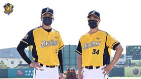 ▲中信兄弟隊長王威晨（左）與副隊長李振昌。（圖／中信兄弟球團提供）