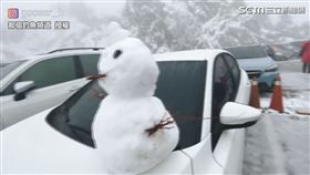 ▼▲合歡山吸引許多遊客上山追雪。（圖／那個釣魚頻道 授權）