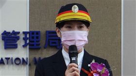 台鐵台北站首名女站長胡詠芝 台鐵最大車站台北站7日舉行第25任站長交接，新任站長由台北車班組主任胡詠芝升任，這也是台北站首次由女性擔任站長職務。（台鐵提供）中央社記者汪淑芬傳真  111年2月7日