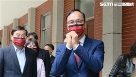 國民黨主席朱立倫赴立法院國民黨黨團大會團拜。（圖／記者盧素梅攝影)