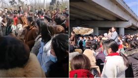 中國江蘇徐州邳州舉辦相親大會，現場僅5名女子會面百名男子。（圖／翻攝自極目新聞）