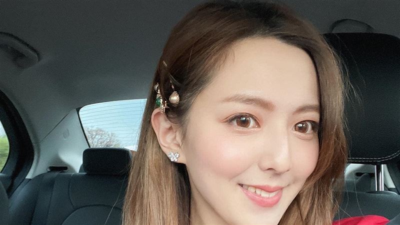 美女主播過年吃太好　自嘲肉多了一點