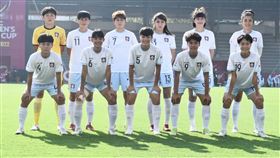 台灣女足亞洲盃不敵中國（1）台灣女足代表隊20日在亞洲盃足球賽首戰面對中國隊，開賽前10分鐘就丟2球，下半場再因失誤丟分，最終以0比4落敗。（中華民國足球協會提供）中央社記者黃巧雯傳真  111年1月20日