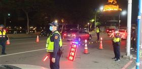 ▲酒駕，臨檢，酒測。（圖／翻攝畫面）