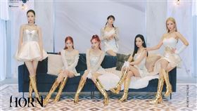 Apink 慶10年推紀念專輯 SEVENTEEN台灣限定閃卡。（圖／RICHINING 提供）