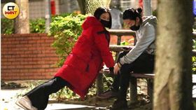 李威陪辣妹泡公園「抽電子菸又違停」　駕車回同社區爆同居