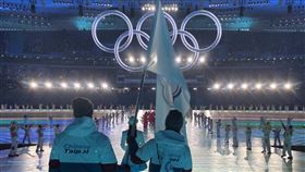 北京冬奧開幕 台灣代表團進場北京冬季奧運4日舉行開幕式，台灣代表團由黃郁婷（右）與何秉睿（左）掌旗，排在第11位進場。（中華奧會提供）中央社記者吳協昌傳真 111年2月4日