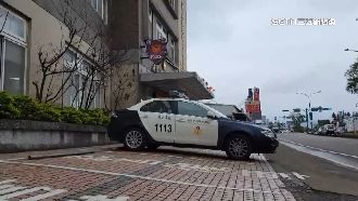 翁路邊燒葉突昏迷　2警遭告過失致死