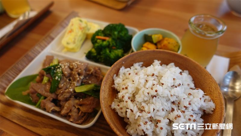 一中商圈最狂餐廳　店員均齡63歲