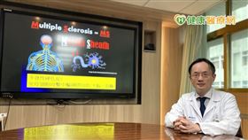 張通銘醫師進一步解釋，兒童多發性硬化症患者可能會出現如頭暈、視神經炎造成的視力模糊、眼外肌麻痺造成的複視或眼震，以及吞嚥困難等多樣的症狀。