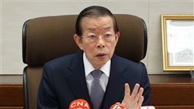 開放日本食品  謝長廷：台灣選擇一條正確道路行政院8日宣布有條件解禁福島5縣食品，駐日代表謝長廷今天說：「這個決定等於是去除了一個自由貿易的障礙，我們選擇了一條正確的道路。」中央社記者楊明珠東京攝  111年2月8日