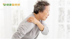 多發性骨髓瘤是一種血液癌症，由於骨髓內的「漿細胞」不正常增生，製造產生過多功能缺陷的抗體（免疫球蛋白），進而沉積在腎小管，影響腎功能，同時免疫力下降，容易感染，同時帶來許多併發症。