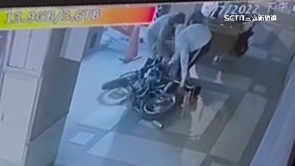 重機停騎樓遭撞　車主PO網反吃罰單