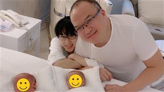 明金成叮囑兒女：一定要好好孝順媽媽