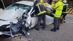 f出遊撞隧道2400